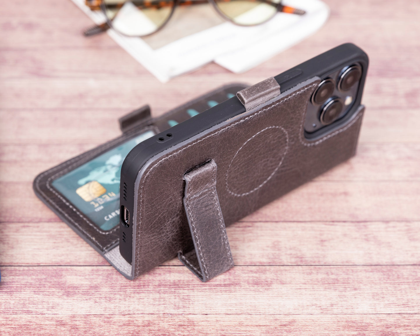 iPhone 13 Pro (6.1") Leather MagSafe Stand Wallet Case RFID Protection - Rustic Black