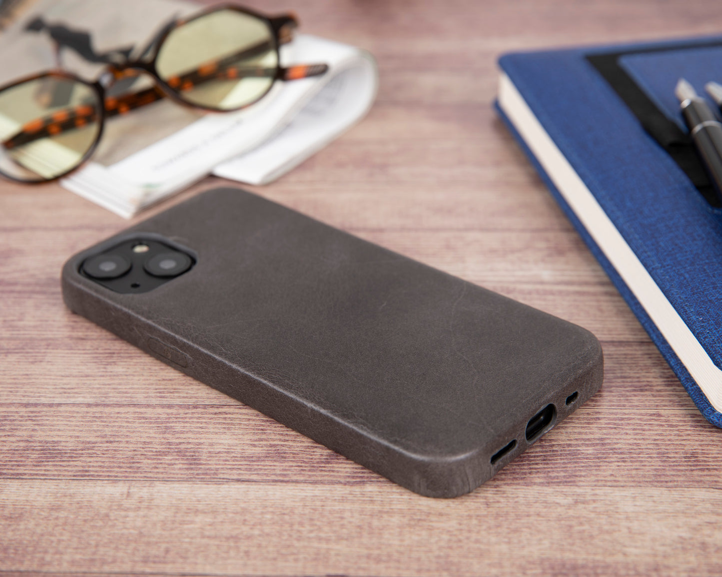 iPhone 13 (6.1") Full Leather MagSafe Snap On Case - Rustic Black