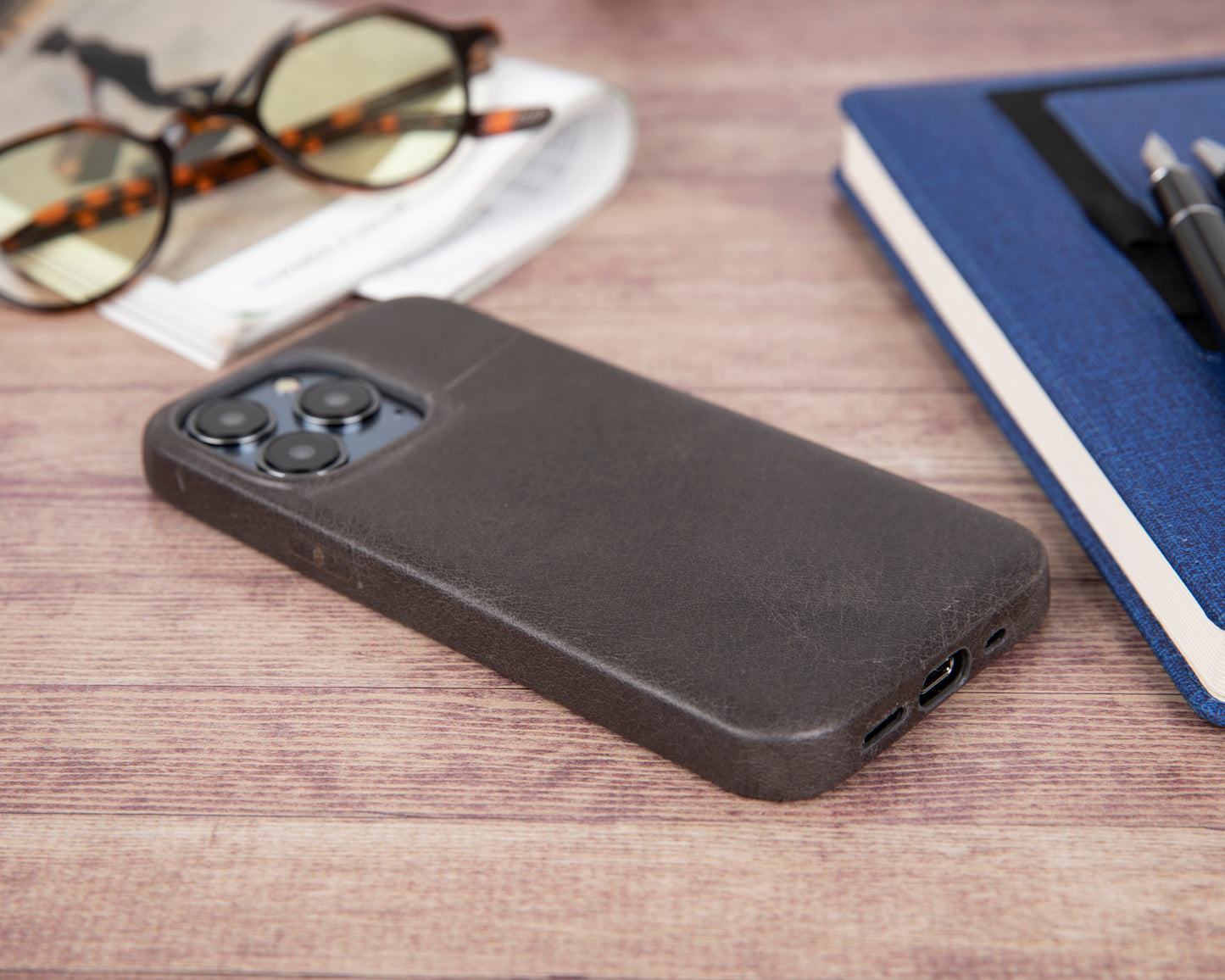 iPhone 13 Pro (6.1") Full Leather MagSafe Snap On Case - Rustic Black