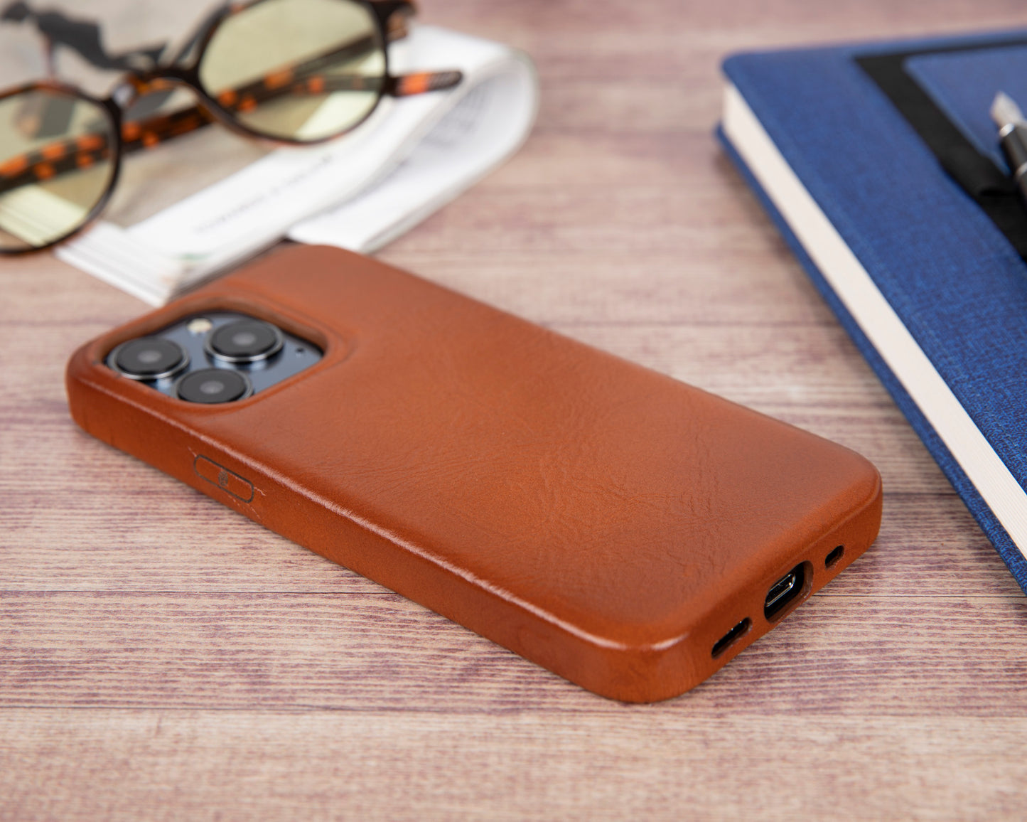iPhone 13 Pro (6.1") Full Leather MagSafe Snap On Case - Rustic Brown