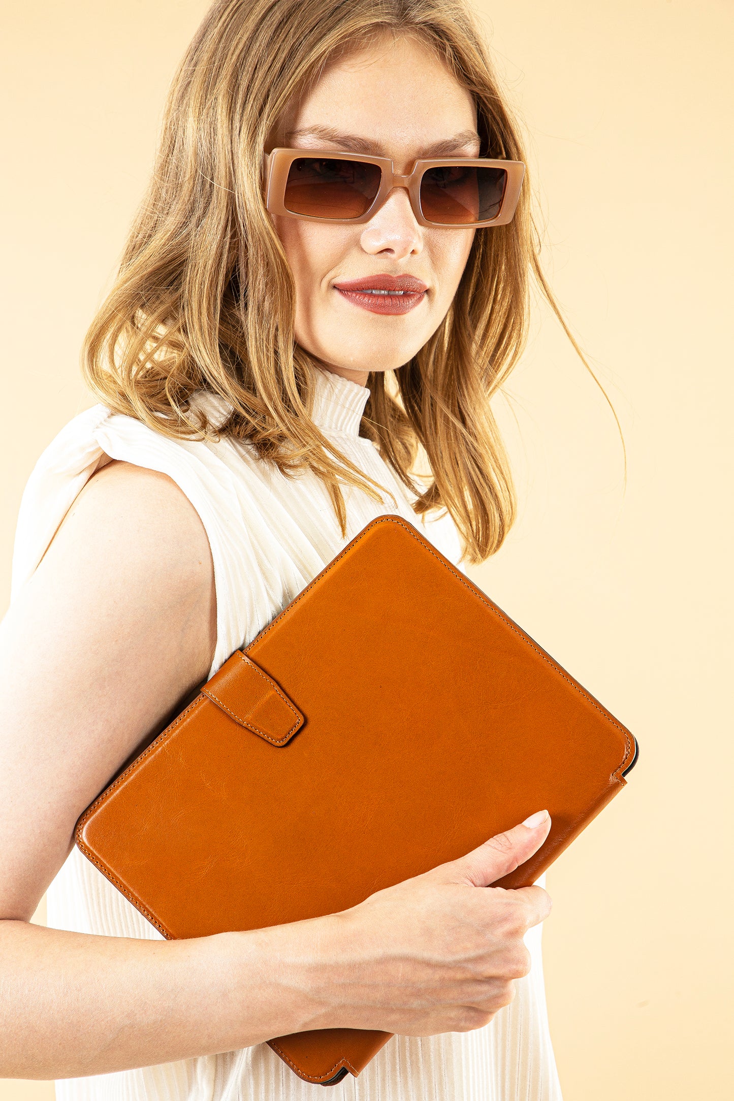 Apple iPad Pro (11") Leather Detachable Wallet Case - Teak Brown